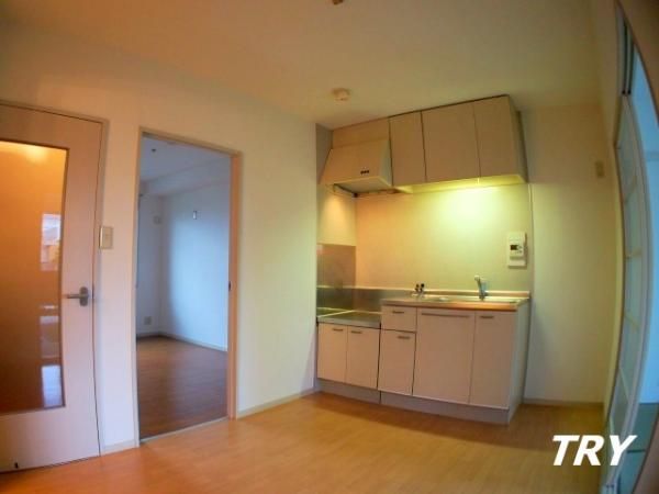 �y�����E���r���O�z�@�_�C�j���O6.1��
