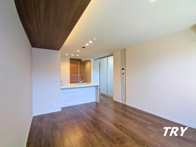 �y���ԁE���r���O�z�@