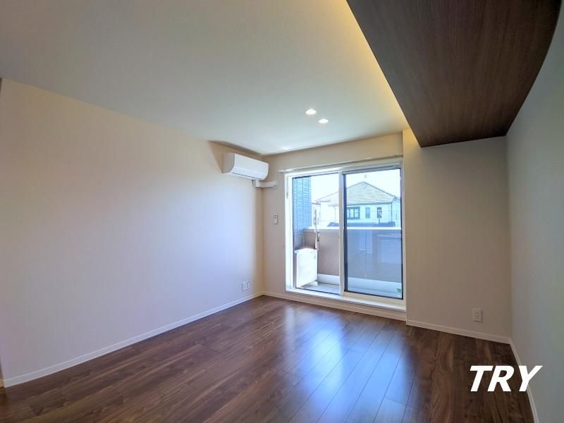 �y�����E���r���O�z�@