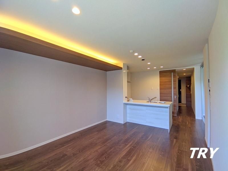 �y�����E���r���O�z�@