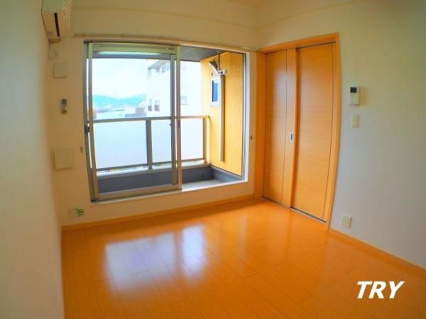 �y�����E���r���O�z�@