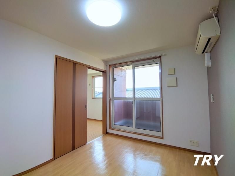 �y�����E���r���O�z�@