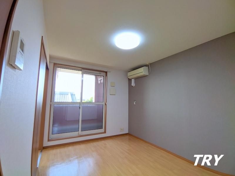 �y�����E���r���O�z�@