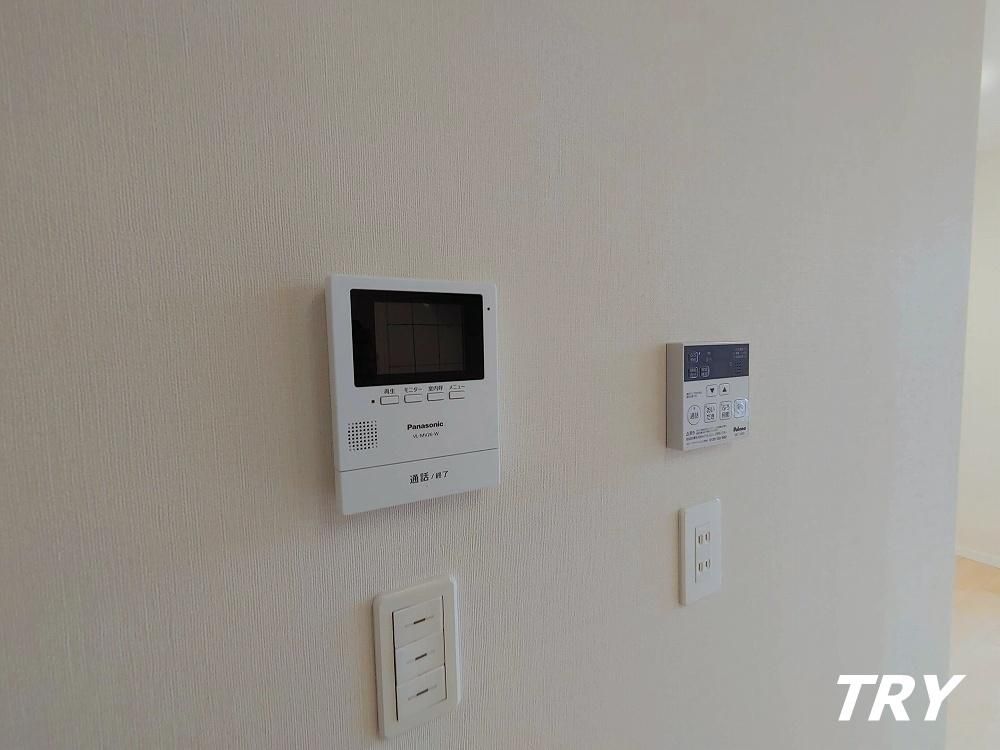 �y�Z�L�����e�B�z�@