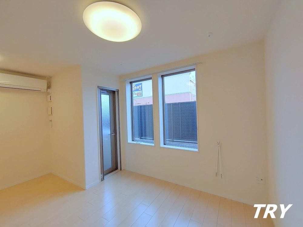 �y�����E���r���O�z�@