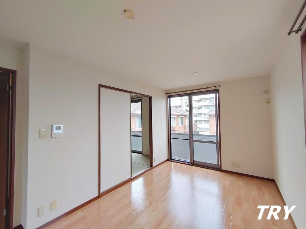 �y�����E���r���O�z�@