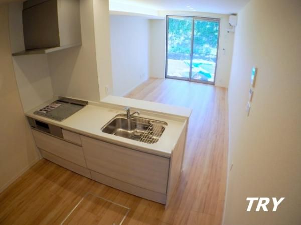 �y�����E���r���O�z�@