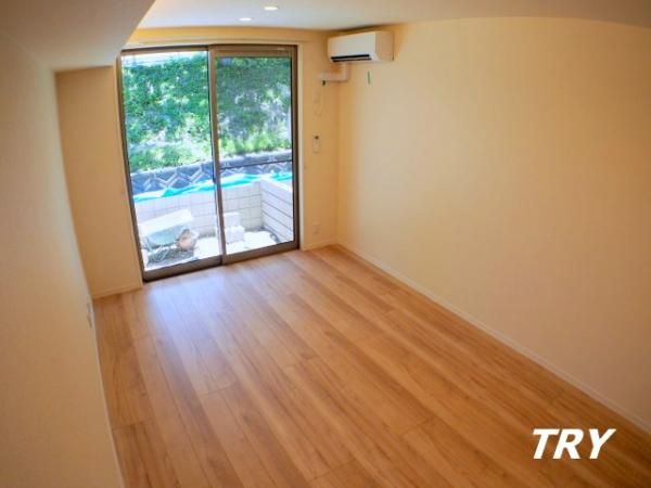 �y�����E���r���O�z�@