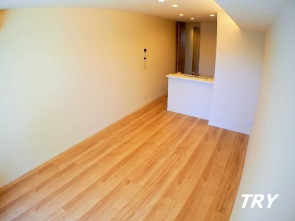 �y�����E���r���O�z�@