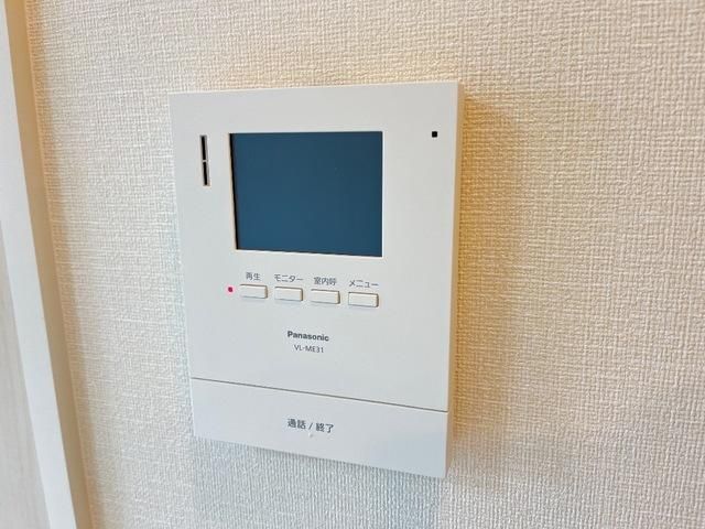 �y�Z�L�����e�B�z�@