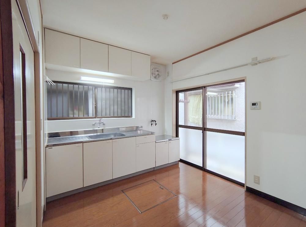 �y���ԁE���r���O�z�@