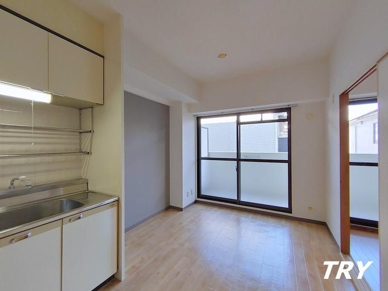 �y�����E���r���O�z�@