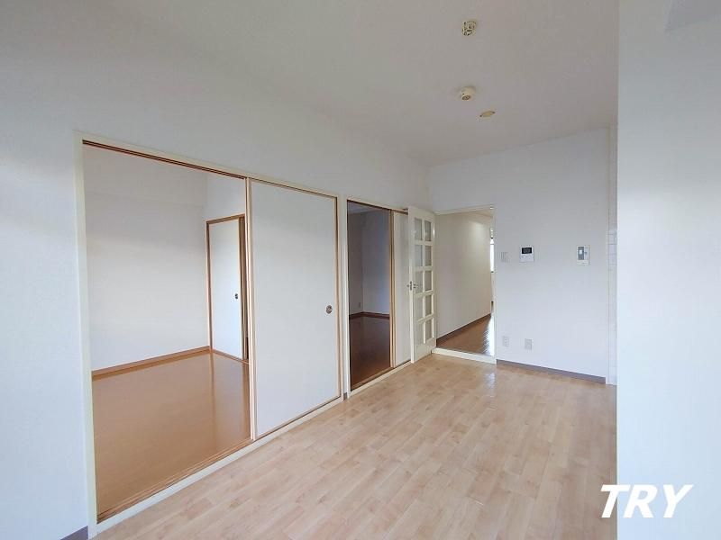 �y�����E���r���O�z�@