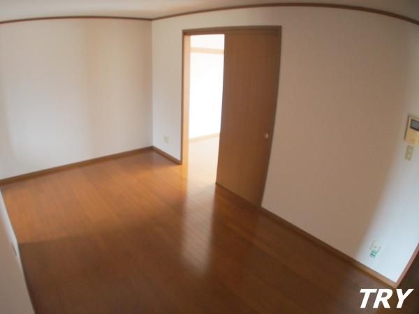 �y�����E���r���O�z�@