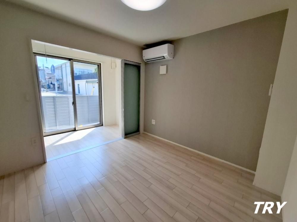 �y�����E���r���O�z�@