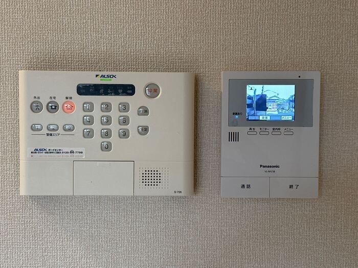 �y�Z�L�����e�B�z�@