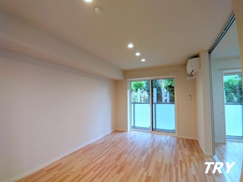 �y�����E���r���O�z�@