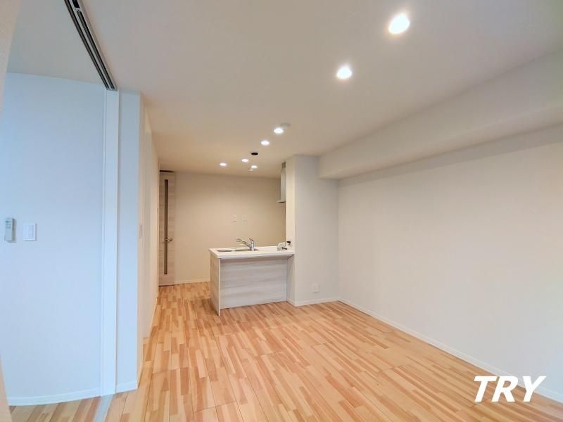 �y�����E���r���O�z�@