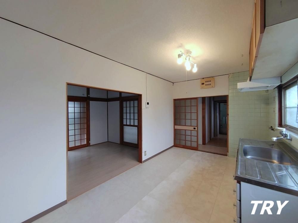 �y�����E���r���O�z�@