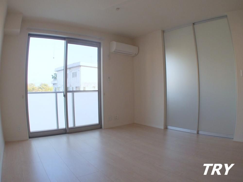 �y�����E���r���O�z�@