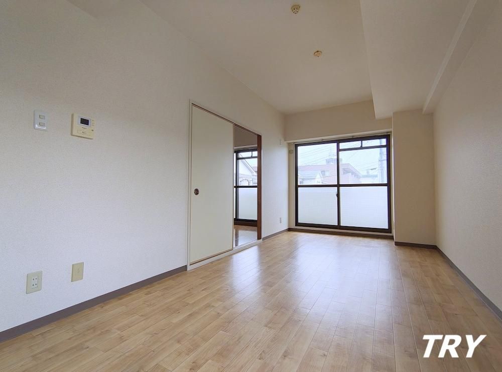 �y�����E���r���O�z�@