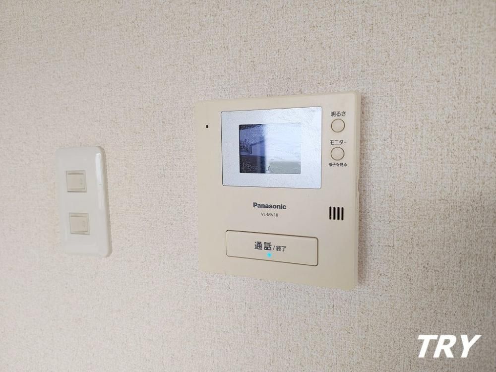 �y�Z�L�����e�B�z�@