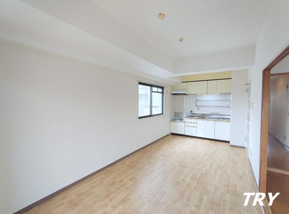 �y�����E���r���O�z�@