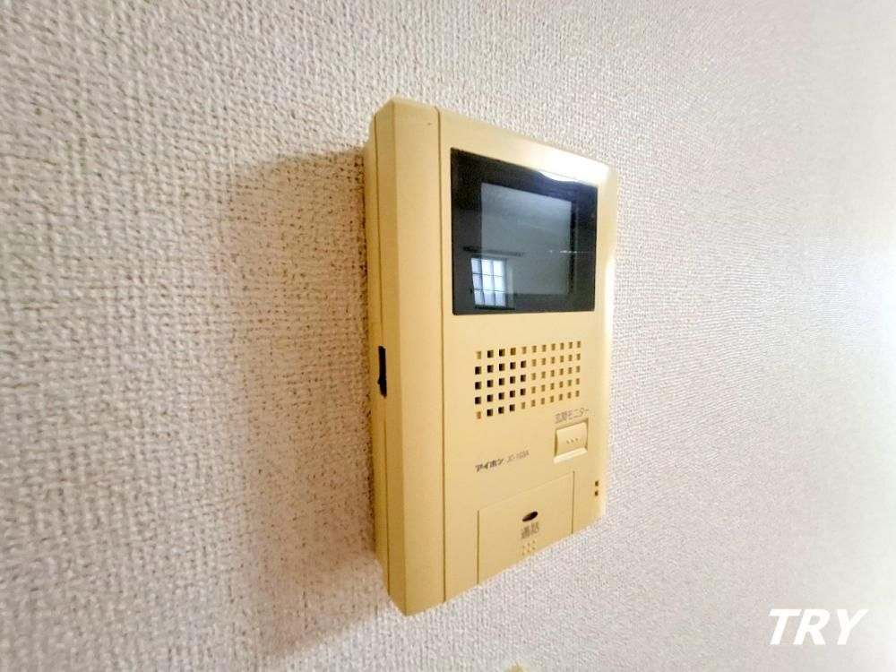 �y�Z�L�����e�B�z�@