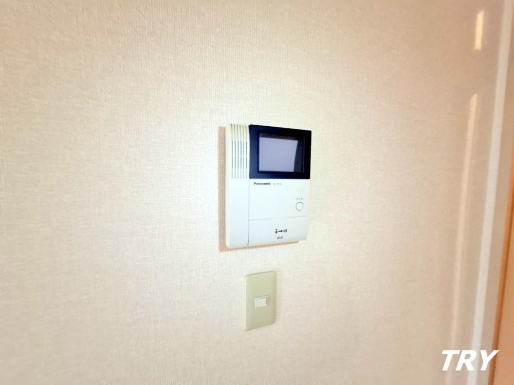 �y�Z�L�����e�B�z�@