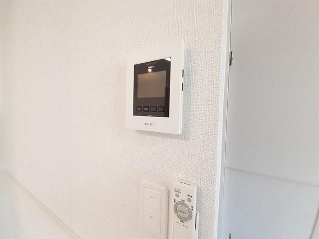 �y�Z�L�����e�B�z�@