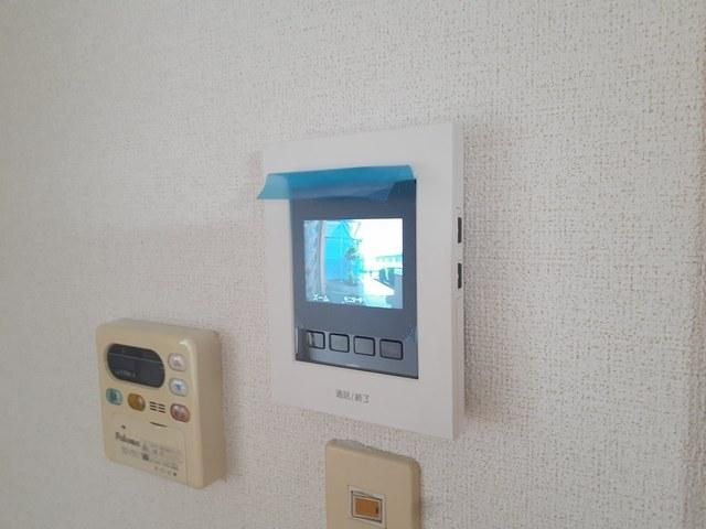 �y�Z�L�����e�B�z�@