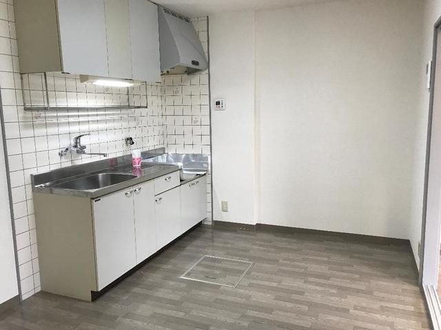 �y���ԁE���r���O�z�@