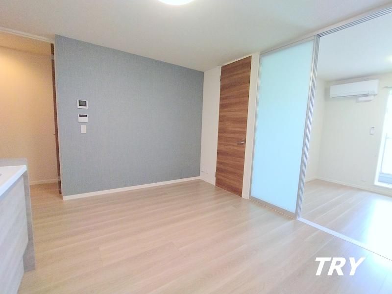 �y�����E���r���O�z�@