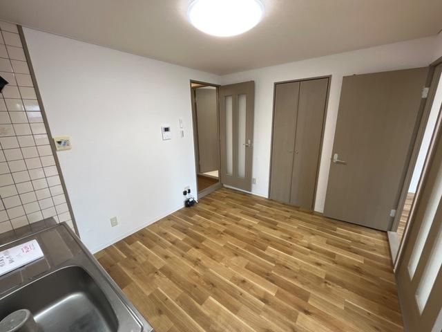 �y�����E���r���O�z�@