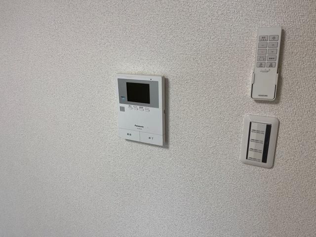 �y�Z�L�����e�B�z�@