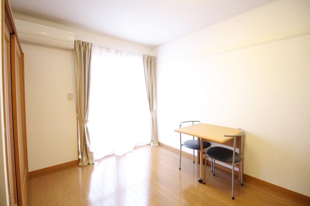 �y�����E���r���O�z�@