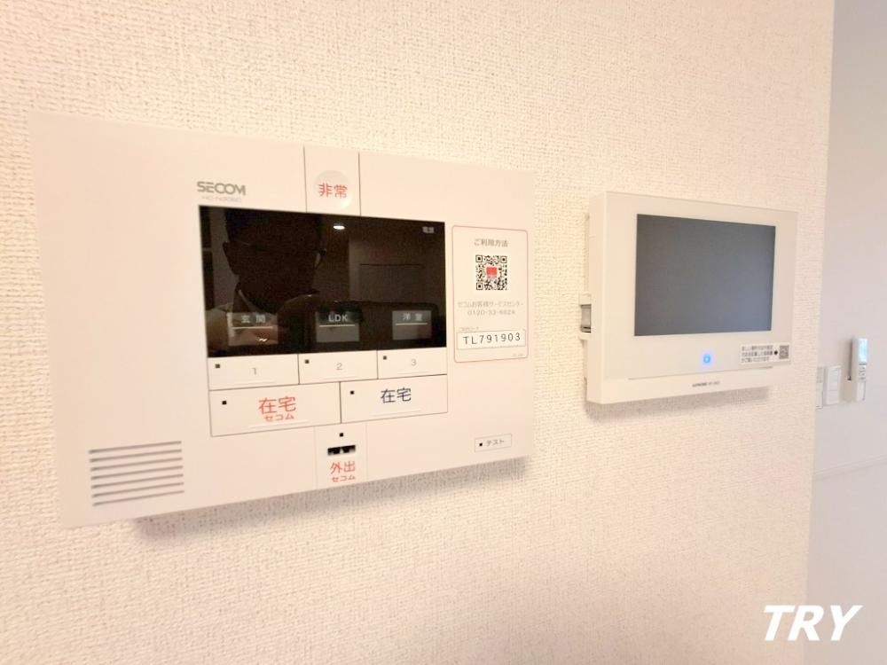 �y�Z�L�����e�B�z�@