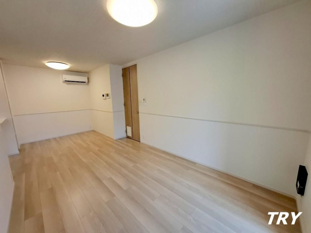 �y�����E���r���O�z�@