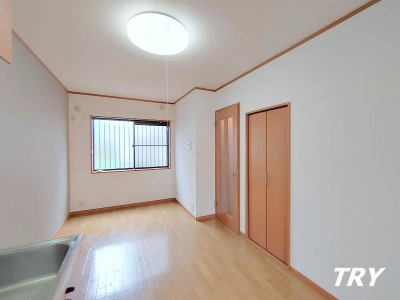 �y�����E���r���O�z�@