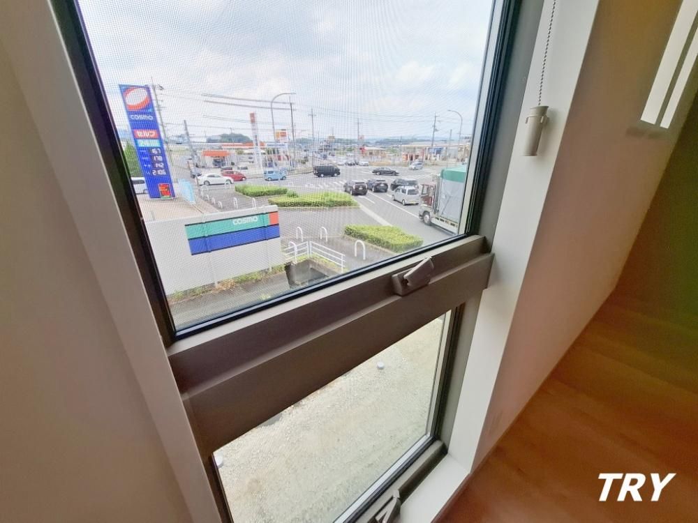 �y���]�z�@