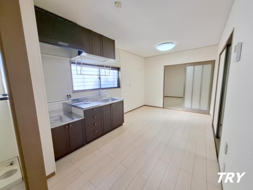 �y���ԁE���r���O�z�@�_�C�j���O