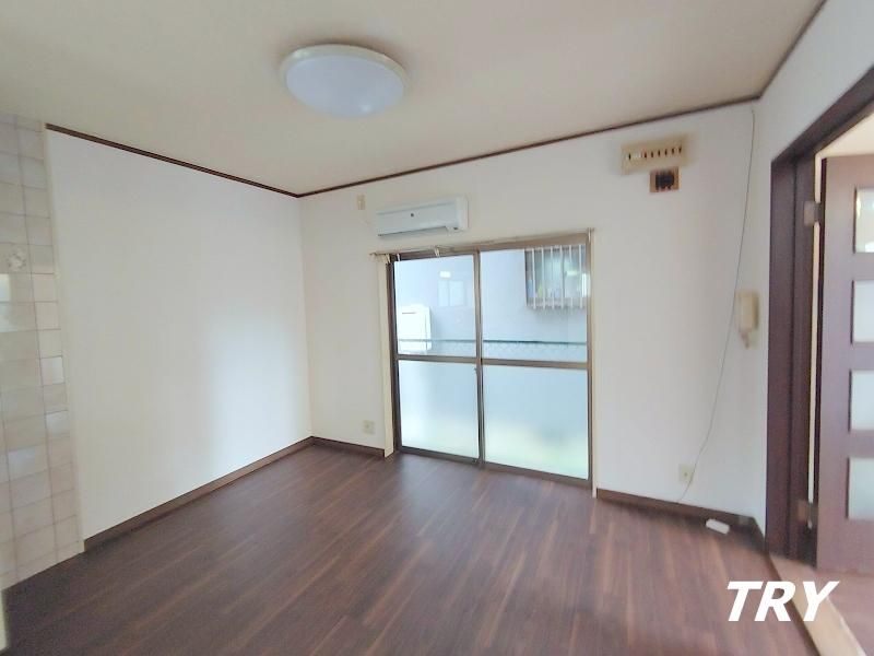 �y�����E���r���O�z�@