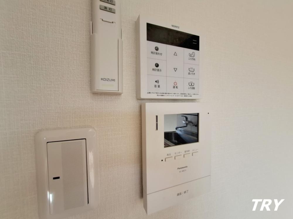 �y�Z�L�����e�B�z�@