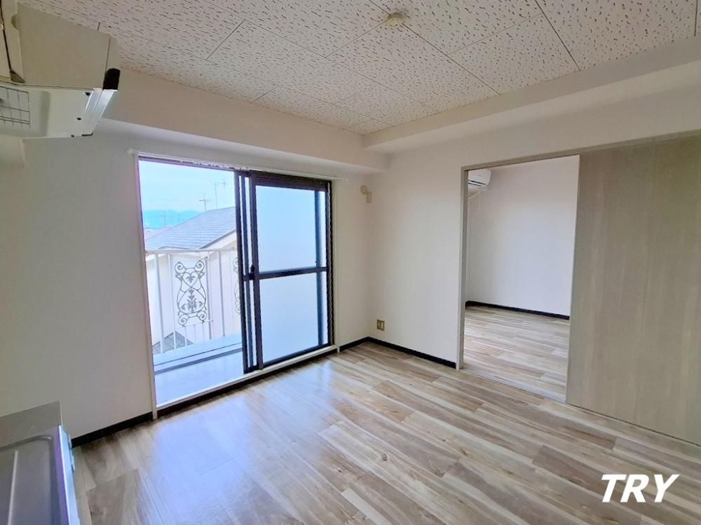 �y�����E���r���O�z�@