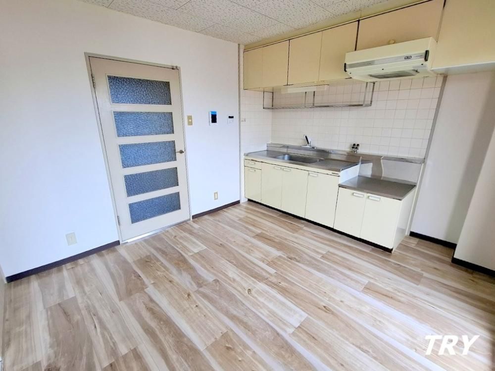 �y�����E���r���O�z�@