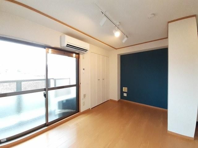 �y���ԁE���r���O�z�@