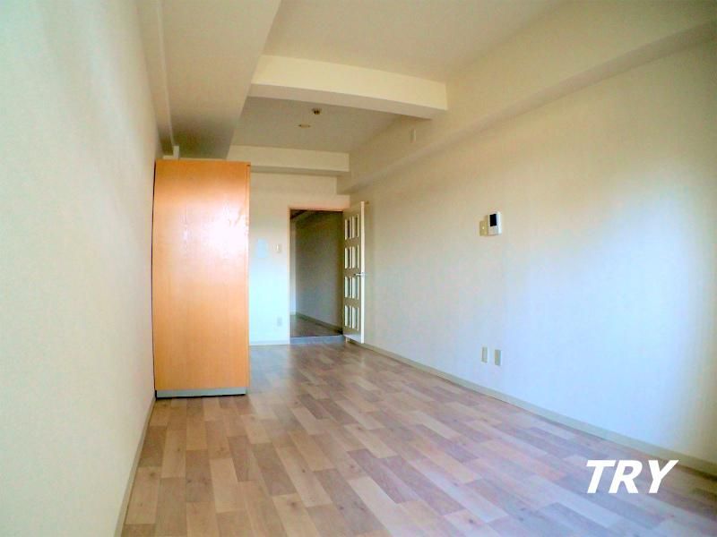 �y�����E���r���O�z�@