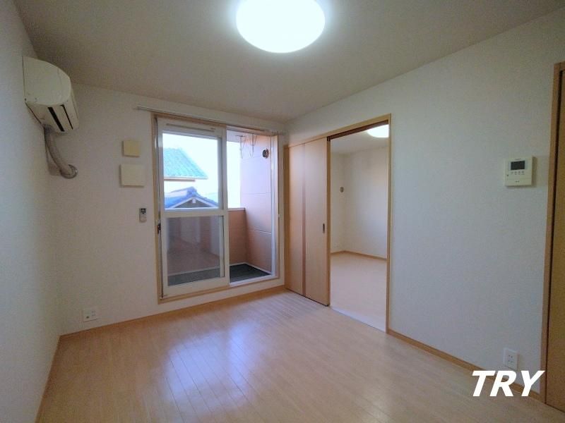 �y�����E���r���O�z�@