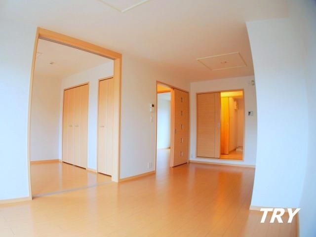 �y�����E���r���O�z�@