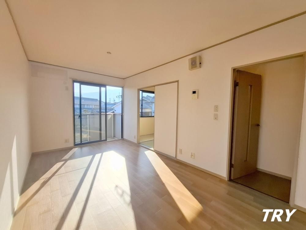 �y�����E���r���O�z�@